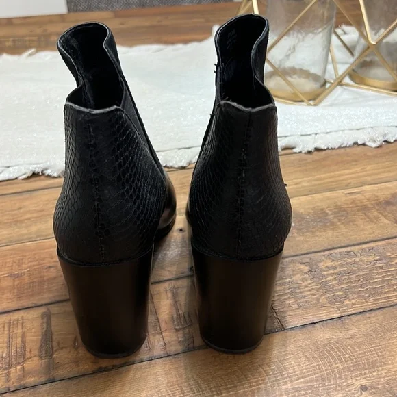Tahari leather booties - Picture 3 of 7